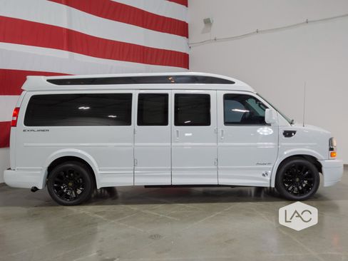 Used 2019 Chevrolet Express 2500 Extended w/ Enhanced Convenience Package image 12