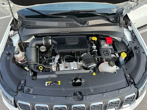 Used 2024 Jeep Compass Latitude AWD/4WD image 7