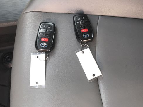 Used 2022 Toyota Sienna XLE FWD image 28