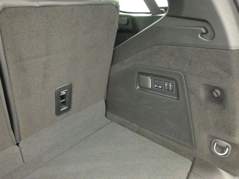 Used 2025 Cadillac Escalade Sport Platinum w/ LPO, ONYX Package AWD/4WD image 30