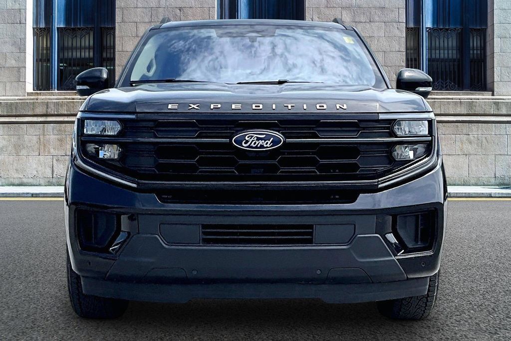 Certified 2025 Ford Expedition Max Active AWD/4WD image 3