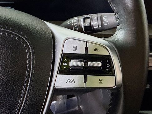 Used 2023 Kia Telluride EX w/ EX Captain's Chair Package image 24