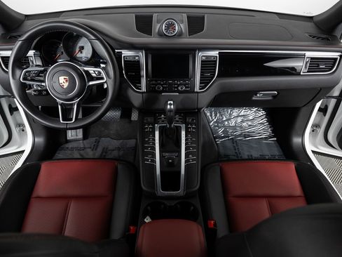 Used 2016 Porsche Macan S w/ Infotainment Package image 35