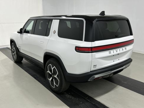 Used 2024 Rivian R1S Adventure AWD/4WD image 3