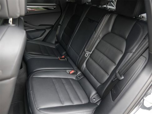 Used 2025 Porsche Macan image 30