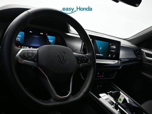 Used 2024 Volkswagen Atlas Cross Sport SE image 10