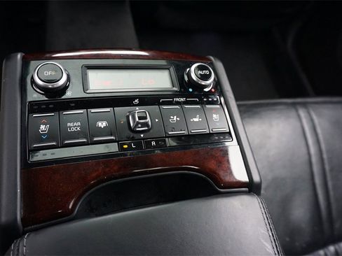 Used 2016 Kia K900 Luxury w/ Luxury VIP Package image 9