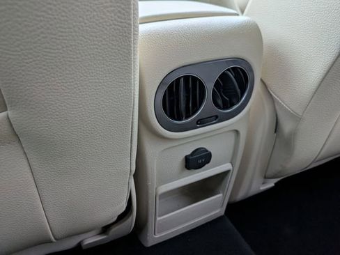 Used 2017 Volkswagen Tiguan S image 13