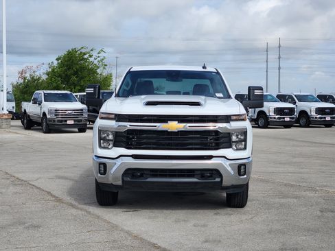 Used 2025 Chevrolet Silverado 2500 LT w/ Convenience Package AWD/4WD image 2