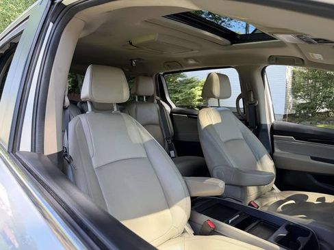 Used 2023 Honda Odyssey Touring image 12