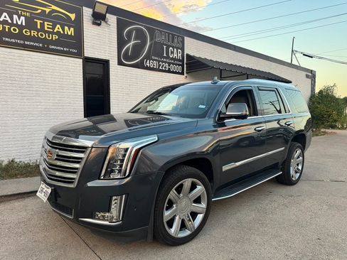 Used 2019 Cadillac Escalade Luxury AWD/4WD image 9