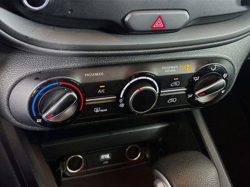 Used 2025 Kia Soul LX w/ LX Technology Package image 23