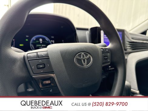 Used 2025 Toyota Camry LE image 15
