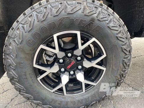 Used 2024 GMC Canyon AT4X AWD/4WD image 13