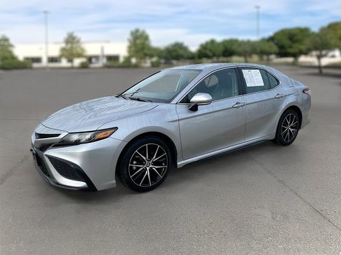Used 2024 Toyota Camry SE image 29