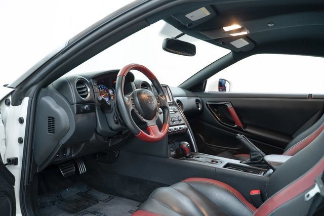 Used 2015 Nissan GT-R Black Edition AWD/4WD image 18