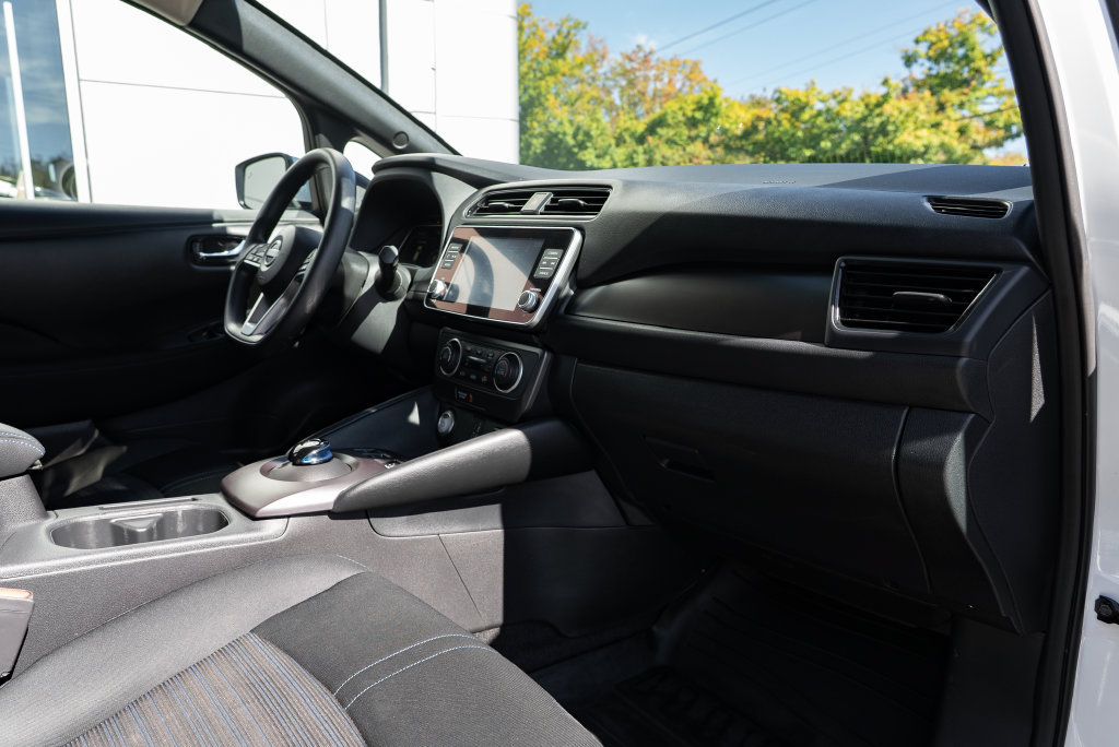 Used 2025 Nissan Leaf S FWD image 26