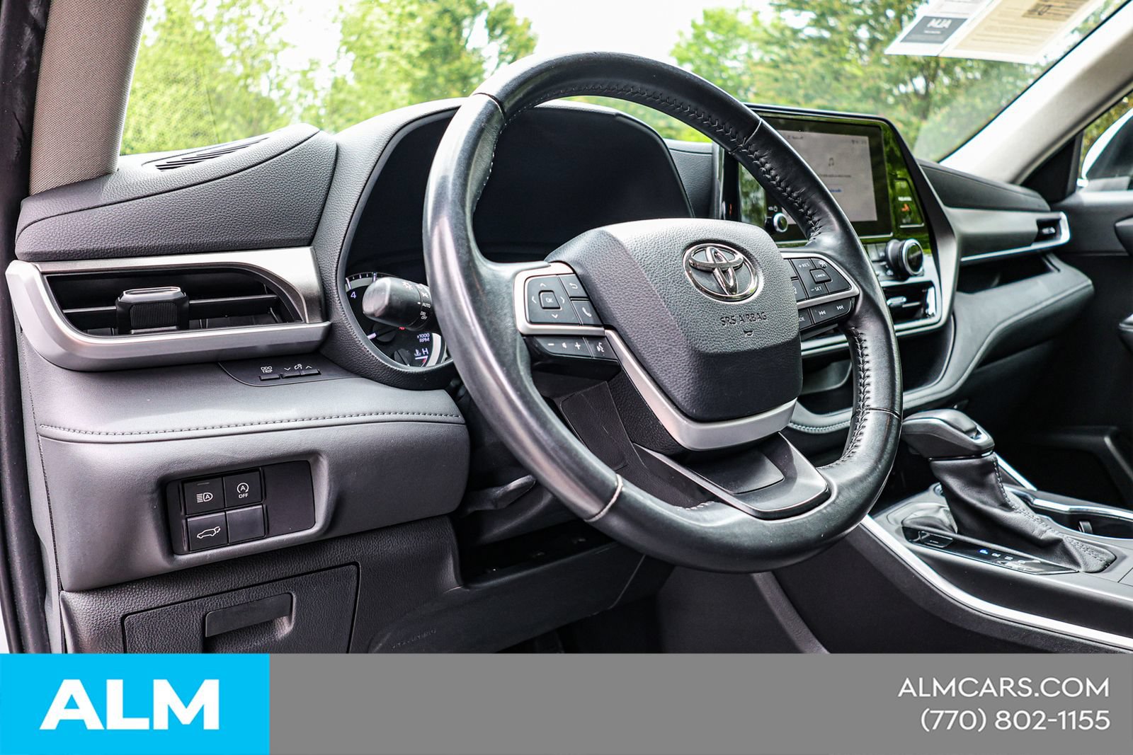 Used 2024 Toyota Highlander LE FWD image 21
