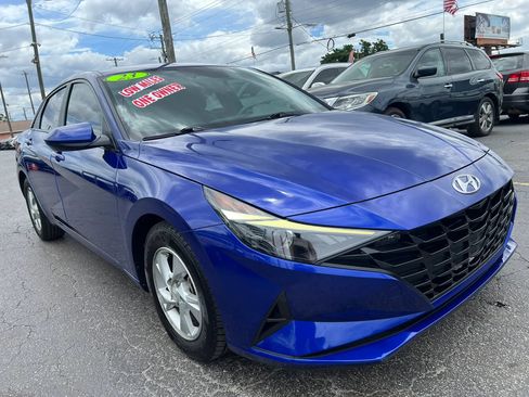 Used 2023 Hyundai Elantra SE FWD image 4