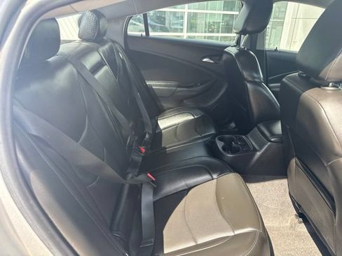 Used 2018 Chevrolet Volt Premier w/ Driver Confidence Package FWD image 28