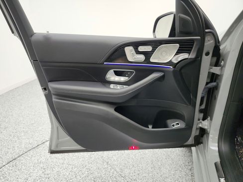 Used 2024 Mercedes-Benz GLS 450 4MATIC image 15