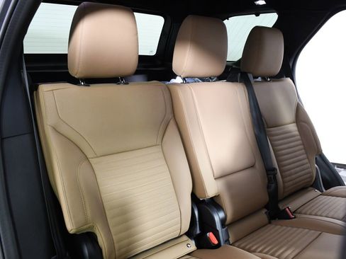 Certified 2025 Land Rover Discovery Dynamic SE AWD/4WD image 24