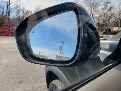 Used 2025 Nissan Rogue SL image 11