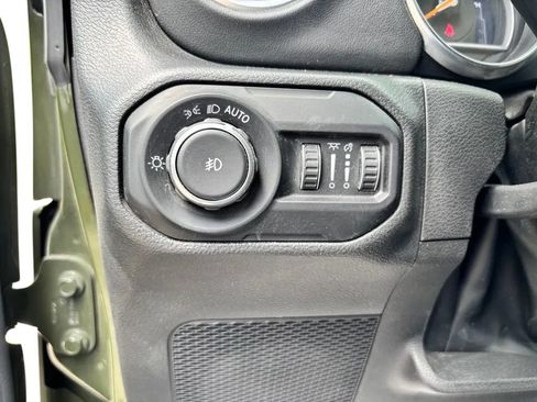 Used 2021 Jeep Wrangler Unlimited Sahara w/ Uconnect 4C Nav & Sound Group AWD/4WD image 11