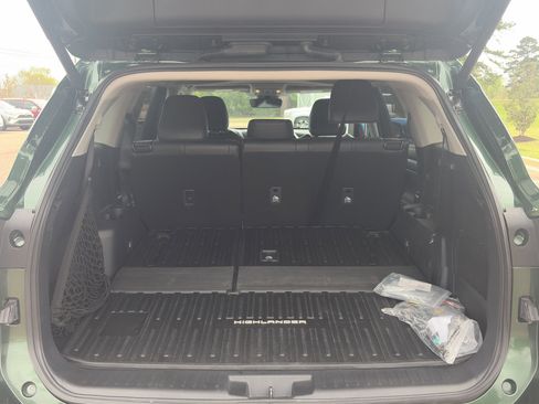 Used 2025 Toyota Highlander XLE image 15