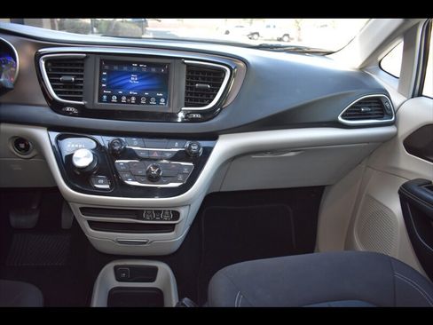Used 2021 Chrysler Voyager LX FWD image 29