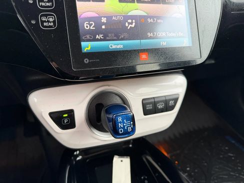 Used 2017 Toyota Prius Prime Advanced image 20