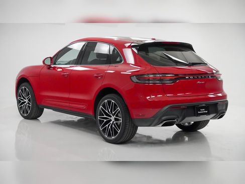 Used 2025 Porsche Macan image 3
