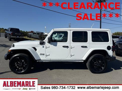 Used 2025 Jeep Wrangler Unlimited Sahara w/ Safety Group image 8