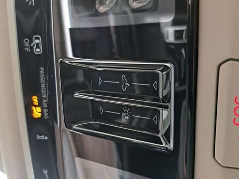 Used 2025 Volkswagen Atlas SEL image 17