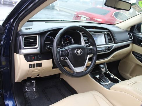 Used 2015 Toyota Highlander XLE image 19