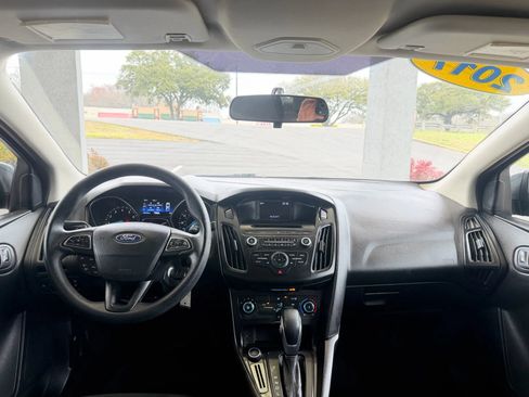 Used 2017 Ford Focus SE FWD image 9