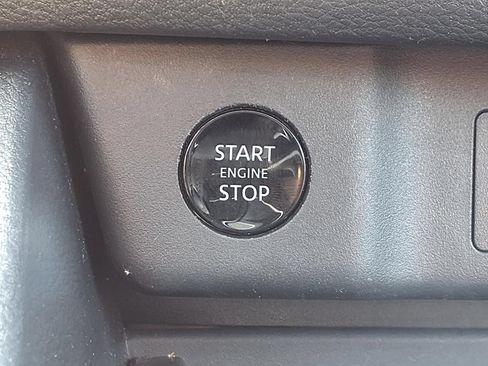 Used 2024 Nissan Rogue S AWD/4WD image 8