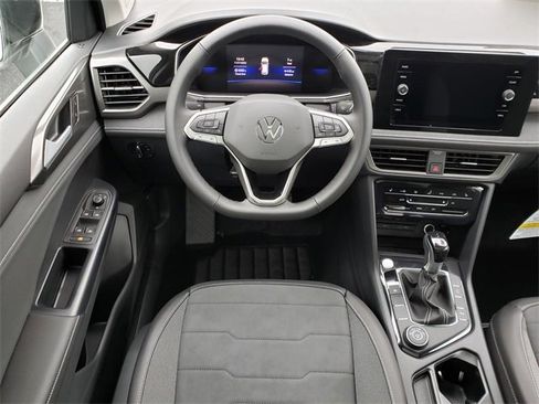 New 2025 Volkswagen Taos SE image 10