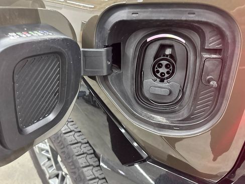 Used 2025 GMC Hummer EV 3X w/ LPO, Illumination Package AWD/4WD image 26