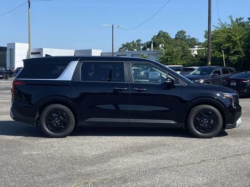 New 2025 Kia Carnival FWD image 2
