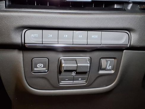New 2026 Cadillac Escalade ESV Luxury AWD/4WD image 17