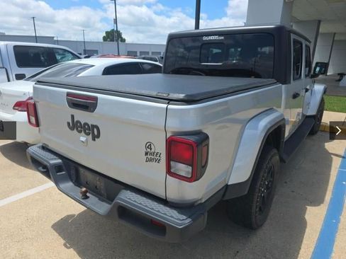 Used 2022 Jeep Gladiator Sport AWD/4WD image 4
