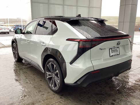 Used 2023 Toyota bZ4X Limited image 6