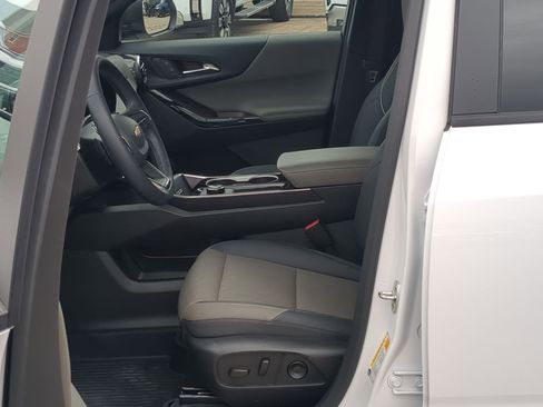 Used 2026 Chevrolet Equinox LT w/ Convenience Package II image 12