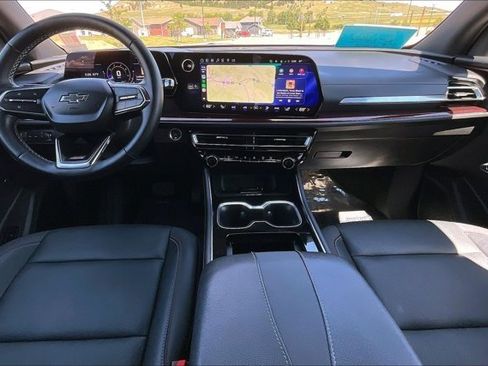 Used 2025 Chevrolet Traverse Z71 AWD/4WD image 7