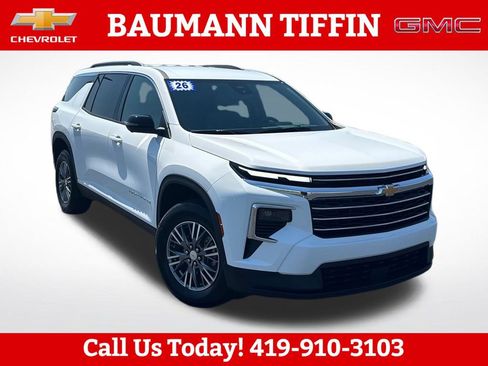 Used 2026 Chevrolet Traverse LT w/ Driver Confidence Package FWD image 1