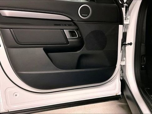 Certified 2025 Land Rover Discovery Dynamic SE AWD/4WD image 25