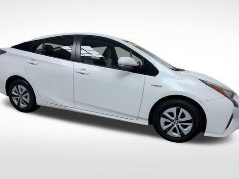 Used 2017 Toyota Prius Four FWD image 9