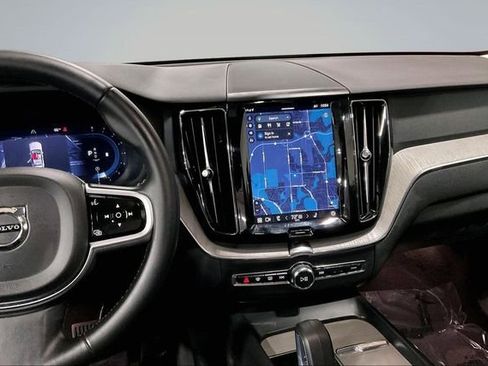 Certified 2025 Volvo XC60 B5 Plus image 7