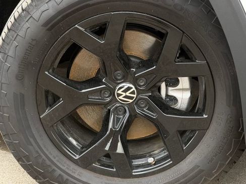 New 2025 Volkswagen Atlas Peak Edition SE image 7